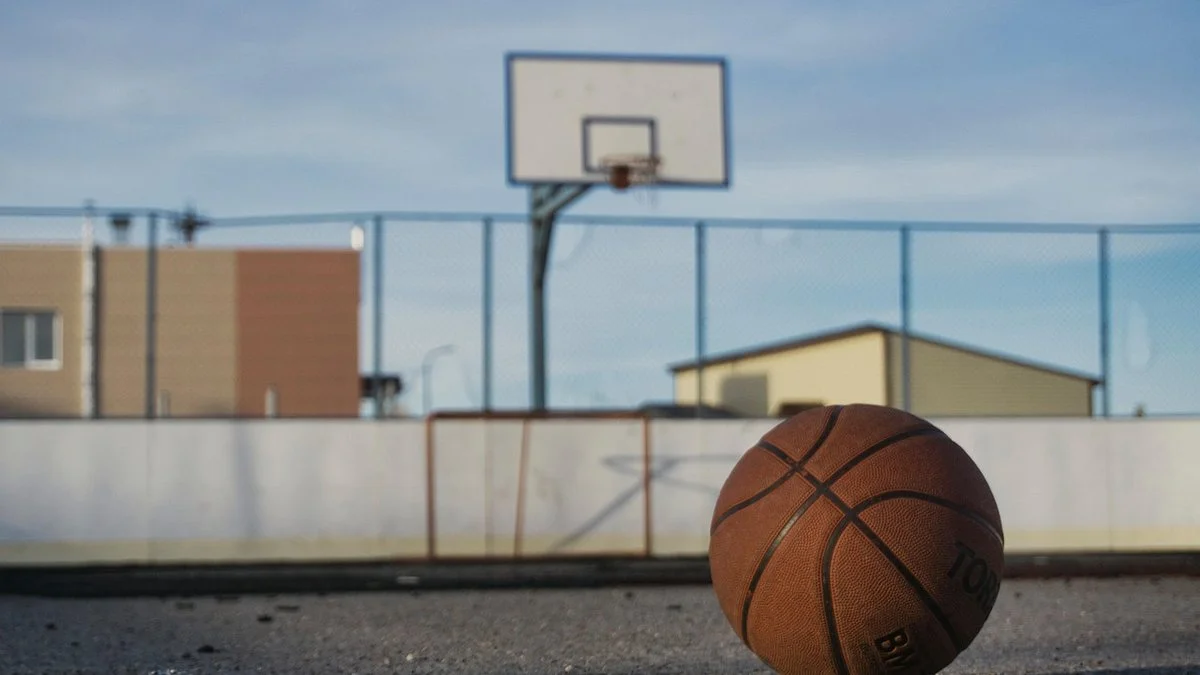 NBA休赛期十队博弈：替补深度与轮换效率成胜负手